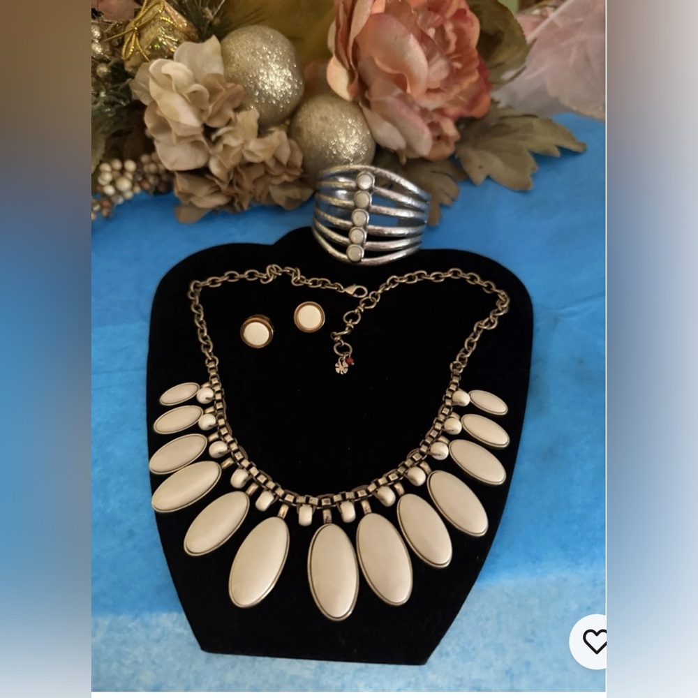 Elegant 3pc Cream and Silver Jewelry Set